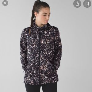 Lululemon Miss Misty II rain jacket